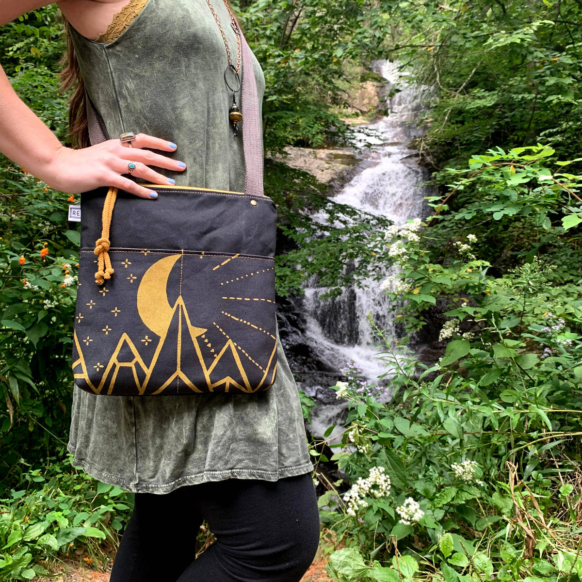 Weekdayer Crossbody Bag: Coneflower Floral Sangria