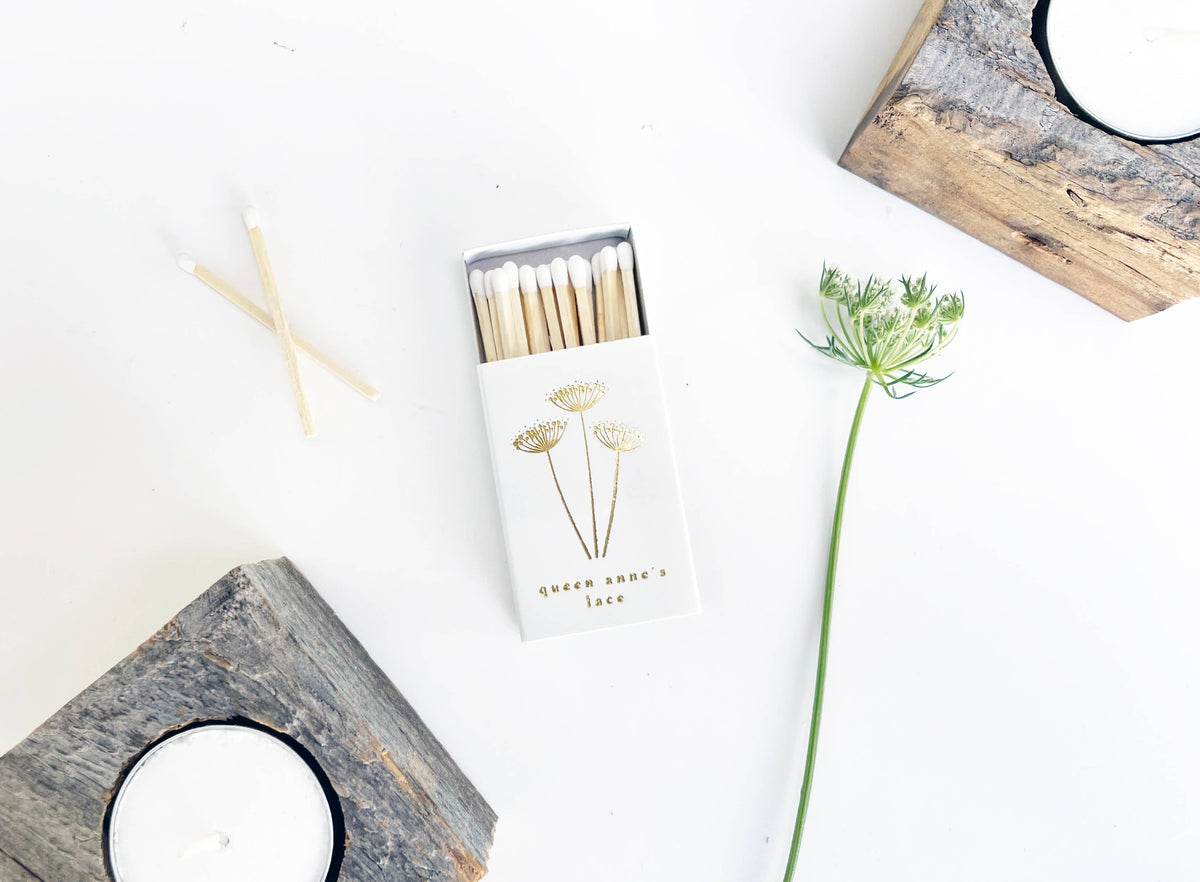 Queen Anne&#39;s Lace Matchbox: Gold on white