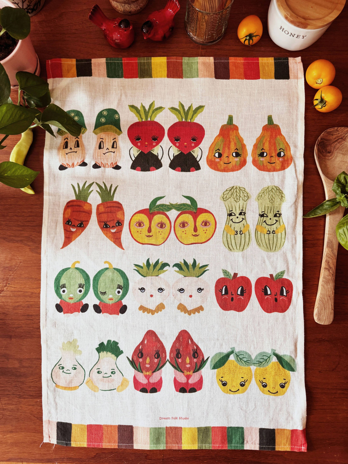 Vintage Salt Pepper Shakers Tea Towel