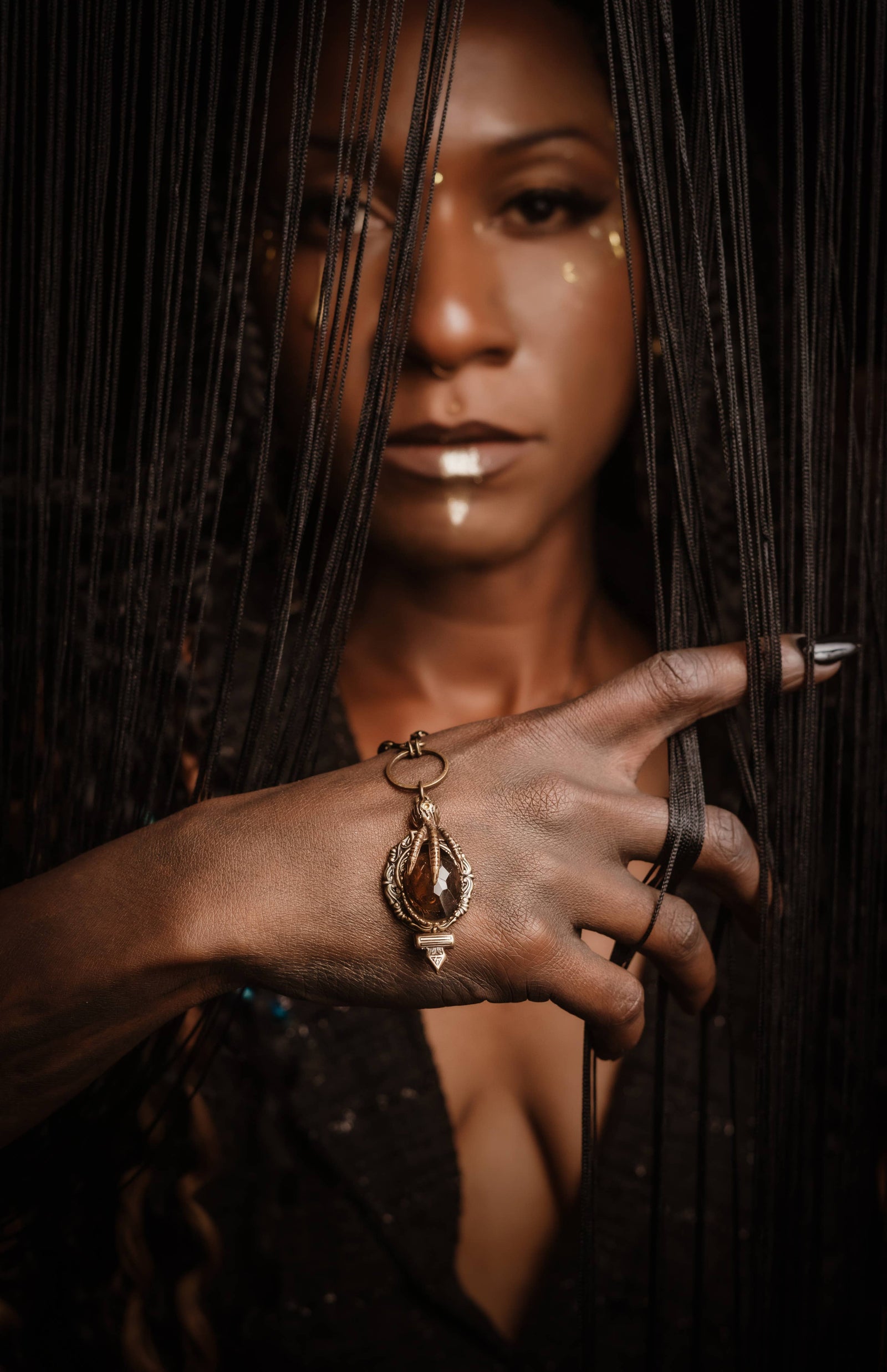 Feral Edge Talon Amulet: Tigerseye