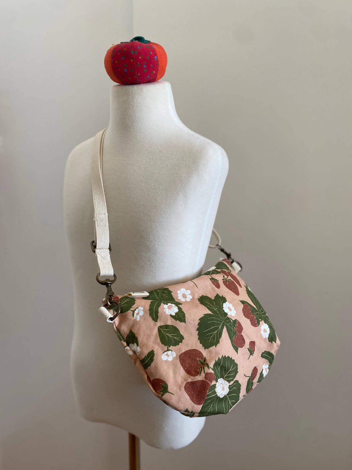 Small Canvas sling: Natural yarrow